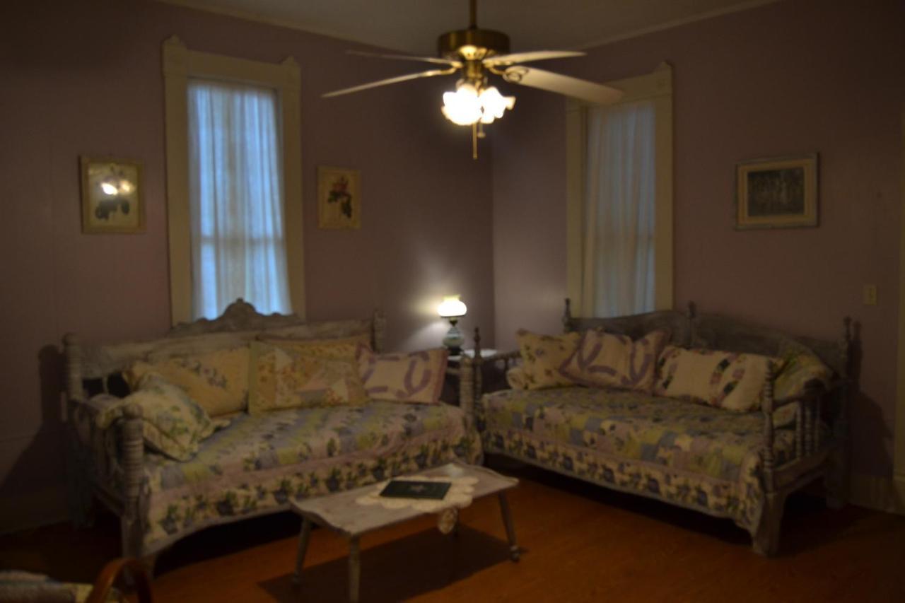 Carleton House Bed And Breakfast Bonham Eksteriør billede