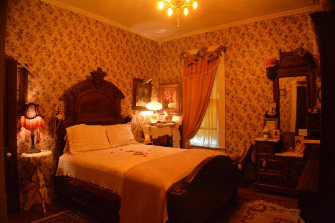 Carleton House Bed And Breakfast Bonham Eksteriør billede