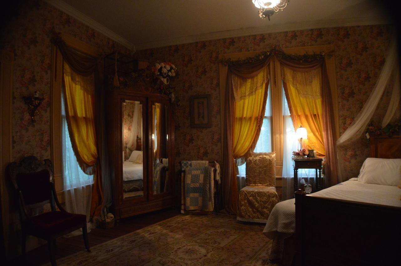 Carleton House Bed And Breakfast Bonham Eksteriør billede