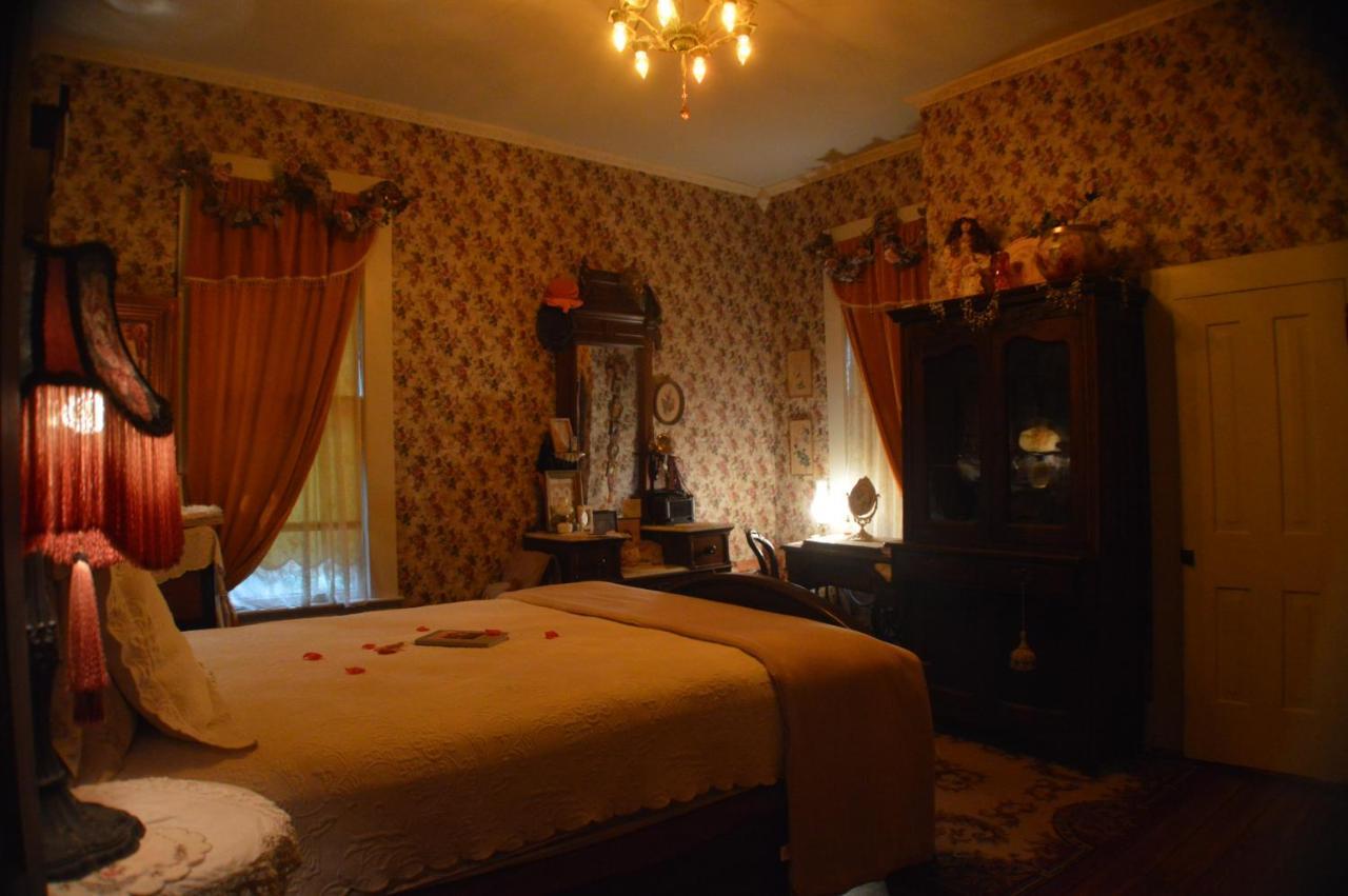 Carleton House Bed And Breakfast Bonham Eksteriør billede