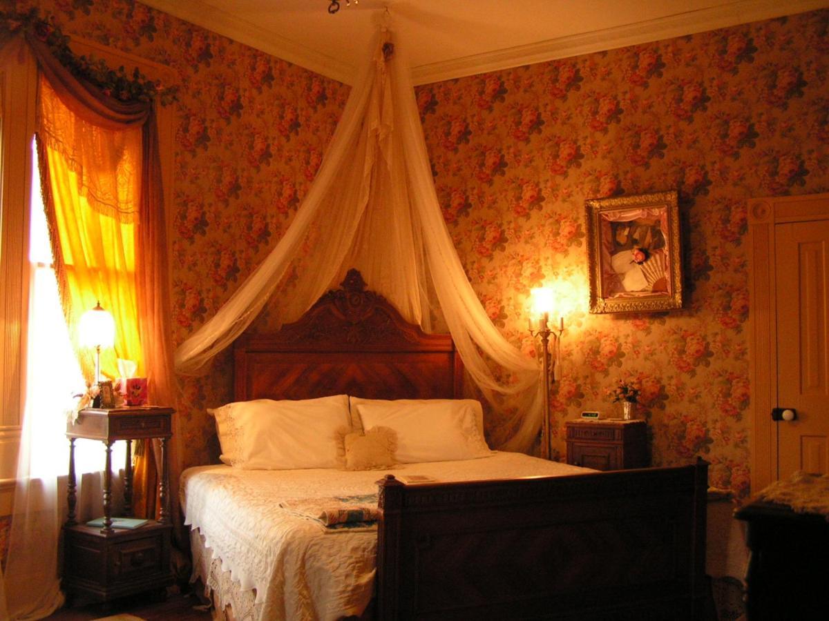 Carleton House Bed And Breakfast Bonham Eksteriør billede
