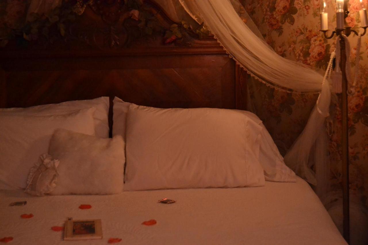 Carleton House Bed And Breakfast Bonham Eksteriør billede